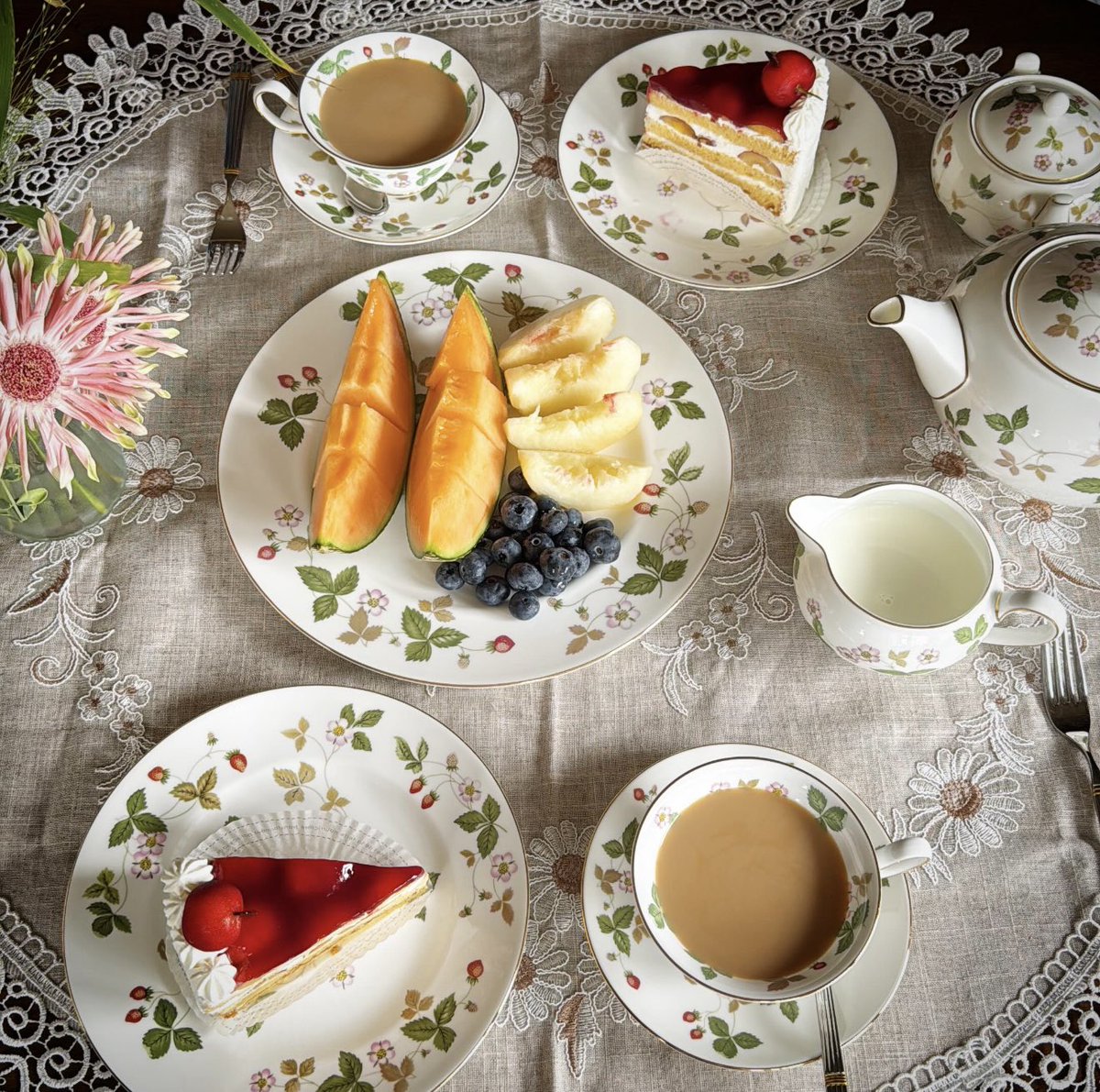 Angela222S's tweet photo. ご無沙汰しております

ジュノハートの
ショートケーキ🍰を

冷たいアッサムの
ミルクティーで
いただきました
ご馳走様でした

皆様ごきげんよう〜😊

#茶好連
#ジュノハートのショートケーキ https://t.co/iml8DCPePB