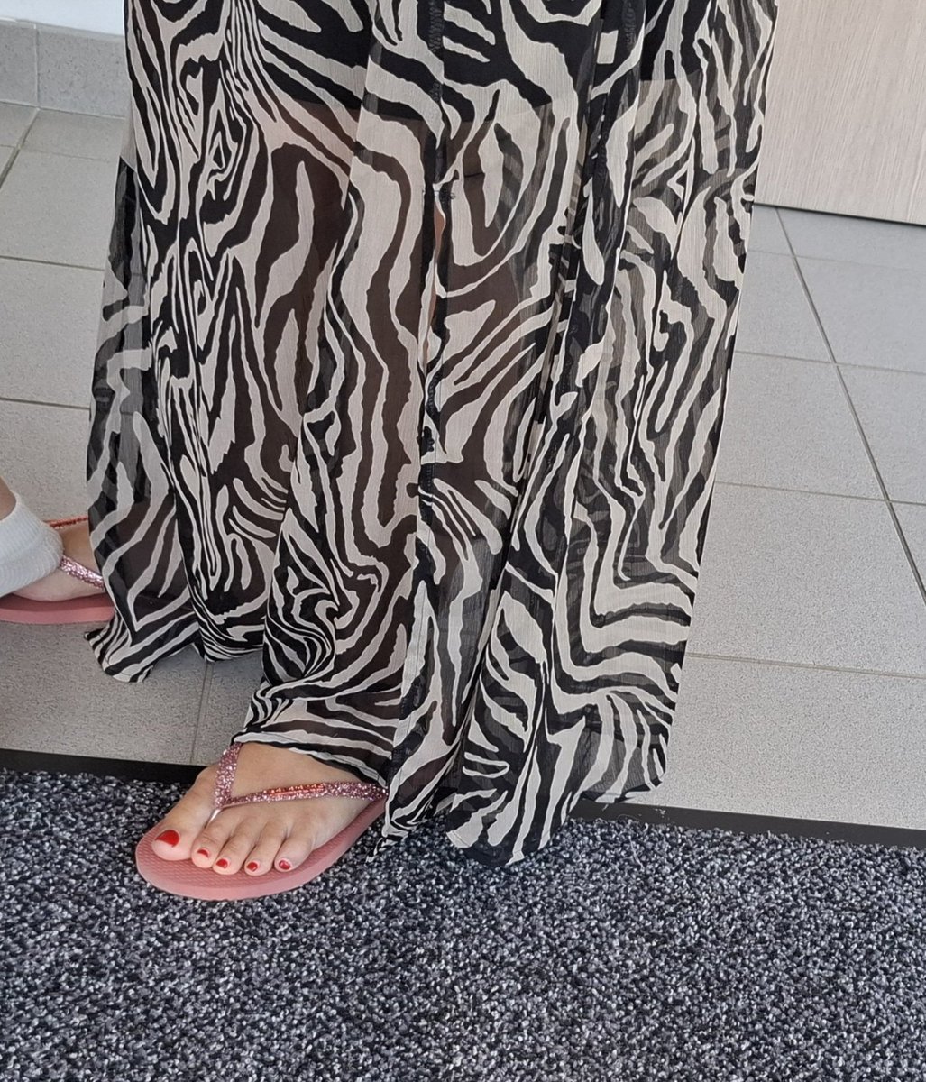 secretfeetlove's tweet photo. #feet,#sexyfeet,#spycam,#feetfetısh,#feetlover,#summerfeet,#feetlover https://t.co/tkp2XN47Rd
