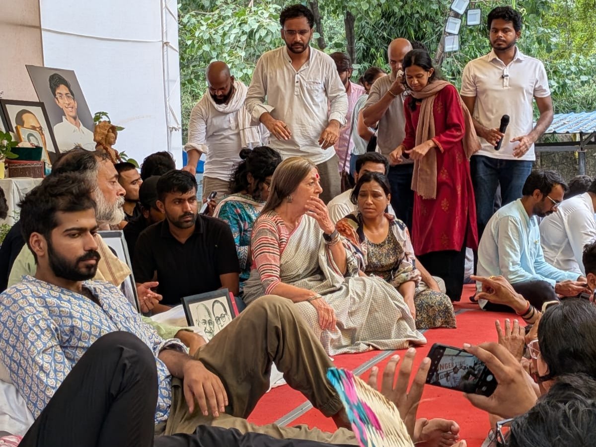 cpimspeak's tweet photo. Senior CPI(M) leader Brinda Karat visited Jantar Mantar to protest the action of the Delhi Police, who forcefully detained and took away environmentalist and educator Sonam Wangchuk on the 21st day of his hunger strike demanding the resignation of Union Education Minister Dharmendra Pradhan and accountability for the NEET Paper Leak and the complete failure of the education system. Comrade Brinda Karat extended solidarity with the ongoing student-youth movement and support for the students and youth who are on hunger strike.