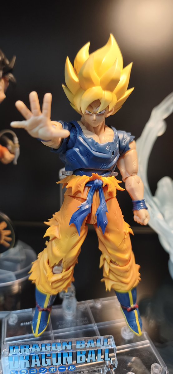 azarasimaa's tweet photo. 新作のフィギュアーツ悟空もよいですね
#ドラゴンボール https://t.co/s7a0cWdnmT