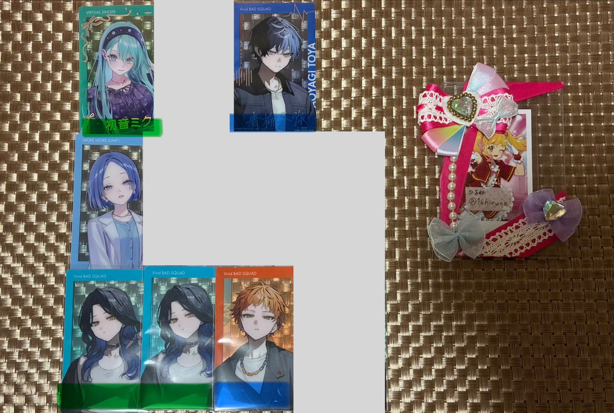 16hirune's tweet photo. プロセカ　エピカ　箔　交換
譲:27A類、一歌、28A瑞希、寧々
画像3〜4過去弾、リプにノーマルあり
求:箔押し→28Bみのり>27Aこはね>28Aこはね　各1
N→27A後こはね複数(前⇔譲赤、緑線Nであれば前後まとめても検討)
または定価
譲箔青線→左側2枚との交換のみ
27A類は赤線>緑線の箔を含むお取引のみ→ https://t.co/5Pz6BSTSuO