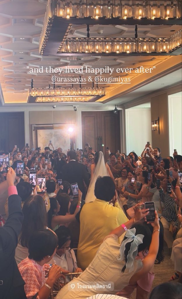 jsmtjyygyjbbjb's tweet photo. งานที่แฟนคลับได้ไปร่วมไม่ใช่แฟนมีต แต่เป็นงานแต่งอ่ะ https://t.co/xnsLhjhfsM