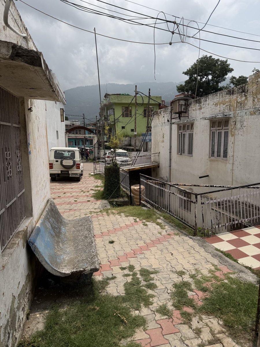 anilkayd's tweet photo. @OmarAbdullah Chenani SDM office is the worst example of sloppy, lazy administrative inaction. (See pictures, dirty place). Spent an entire day to register sale of property. SDM vamoosed to Jammu. Staff got him online. Lucky to catch my night flight. NEVER NEVER VOTE FOR LOCAL PARTIES.