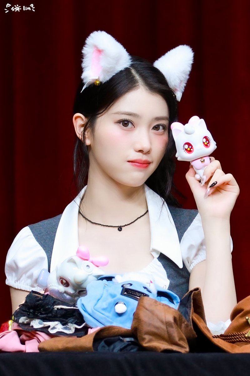 solin1112's tweet photo. 250905

헉.. 똑 닮았다🐱💕

#케플러 #샤오팅 #션샤오팅
#Kep1er #XIAOTING
#沈小婷 #シャオティン https://t.co/S6nU6xq26Y