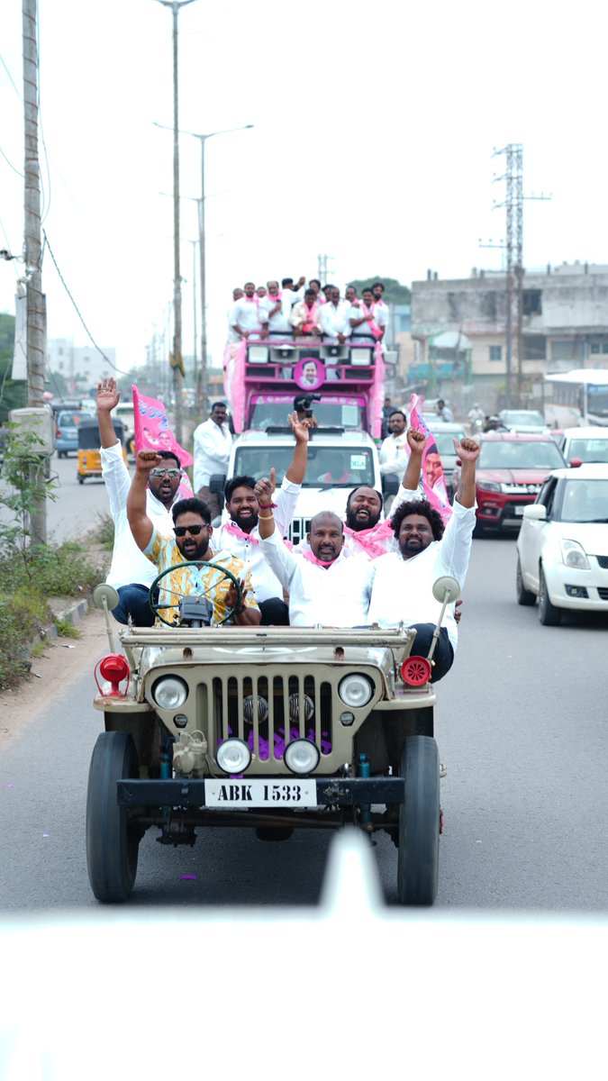 GMRMLAPTC's tweet photo. దండు కదిలే... పటాన్చెరు గులాబీ దండు కదిలే!

ప్రజల గుండెల్లో గులాబీ జెండా రెపరెపలాడే!

పటాన్చెరు గడ్డపై గులాబీ జోరు పెరిగే!

యువజన సంగ్రామ సదస్సు  లక్ష్యంగా గులాబీ దండు కదిలే!..

జై తెలంగాణ జై కేసీఆర్ జై జిఎంఆర్..
@BRSparty @BRSHarish @KTRBRS https://t.co/puVIUQaMsb