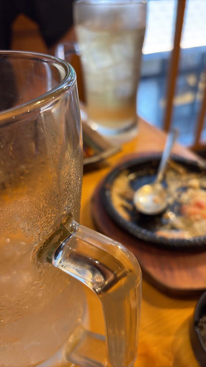 qwcwik's tweet photo. ちょっと待ってw
１杯1リットルなのにお酒飲み過ぎ🤣 https://t.co/7f6wLmgvSw