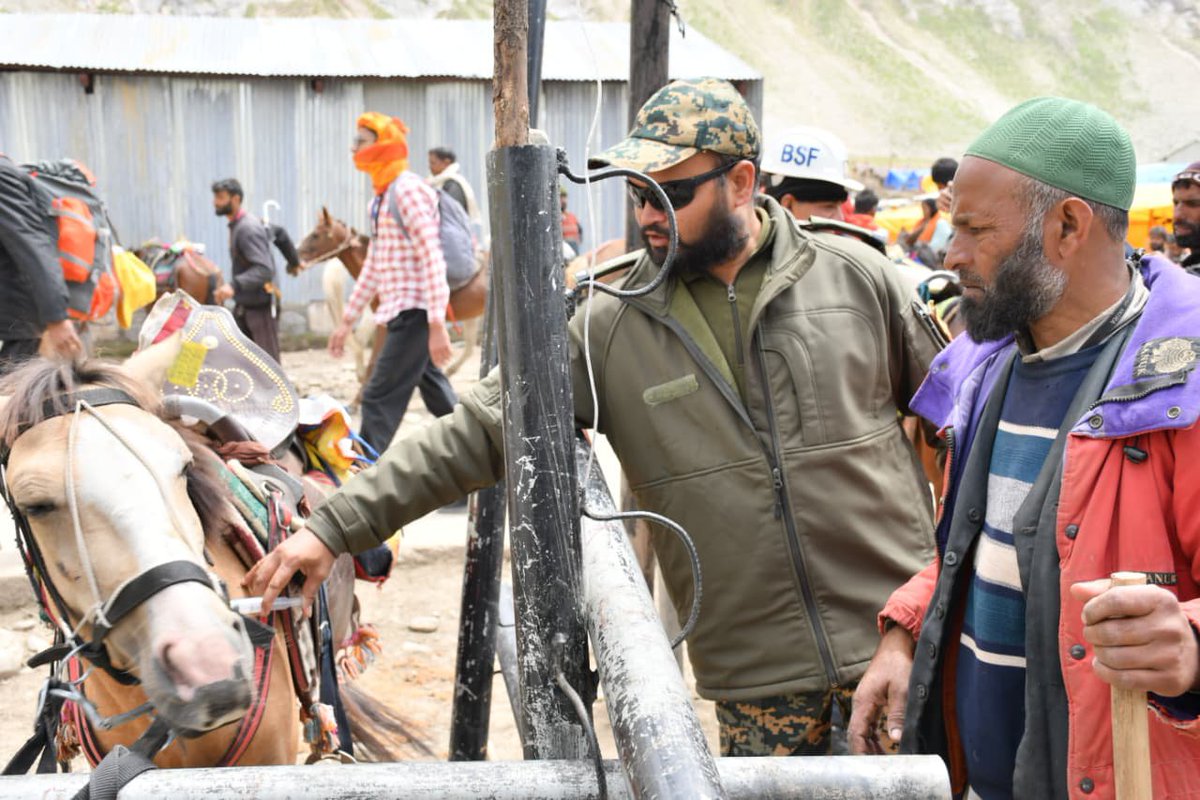 BSF_Kashmir's tweet photo. Amid the sacred #AmarnathYatra2026, #BSF Veterinary teams ensure the health and readiness of the pack animals that sustain the pilgrimage. A quiet commitment that strengthens every step of the journey. 
#SANJY26 

@uniindianews 
@univartaindia1 https://t.co/PtuFXiAxtz