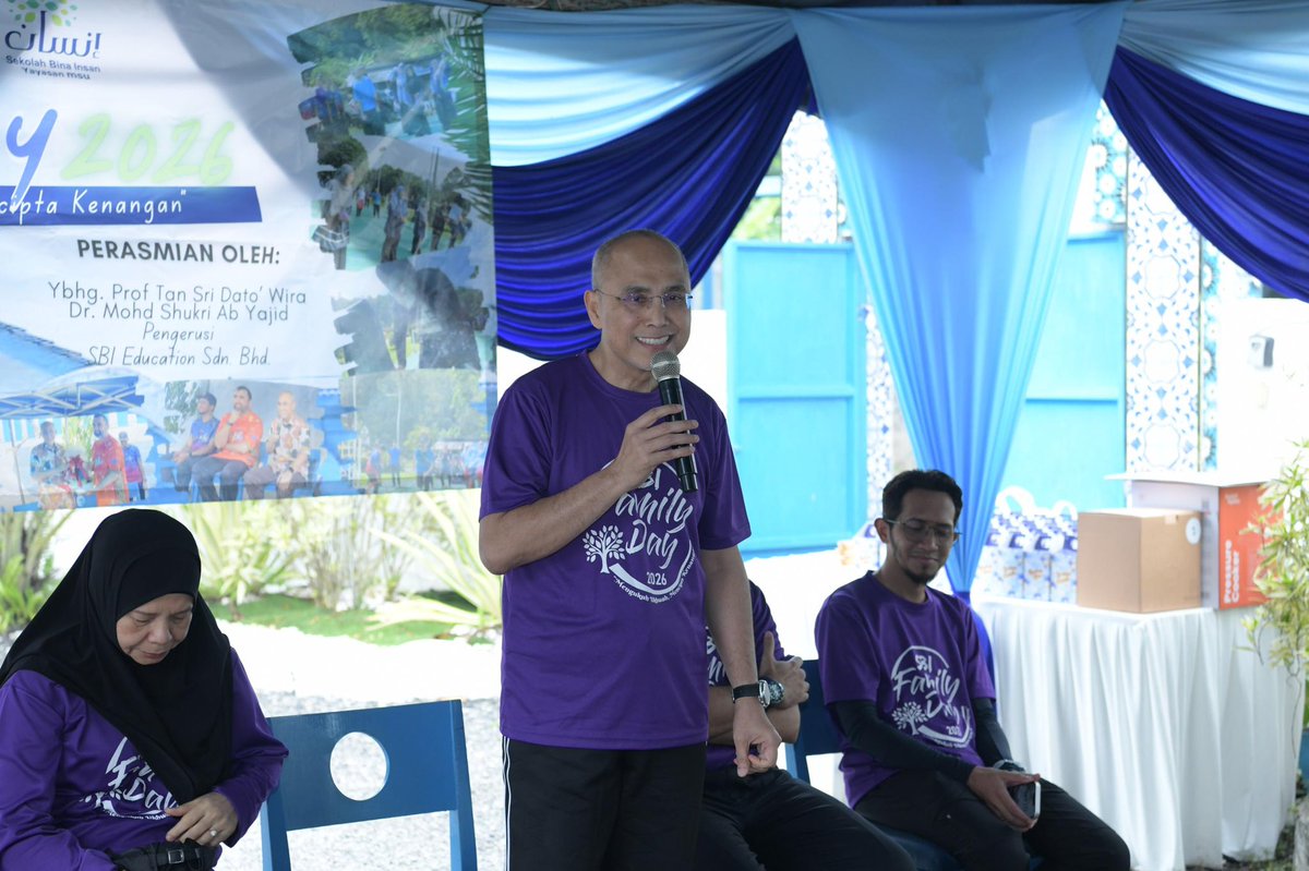 MohdShukriYajid's tweet photo. There’s something special about seeing families at work come together. It was a joy to officiate the @sbiyayasanmsu Family Day. A day to celebrate the friendships and shared moments that make a school feel like home. Wishing many more memories to cherish.
#SDG3 #SDG4 #SDG17 https://t.co/3fPPrUeMya