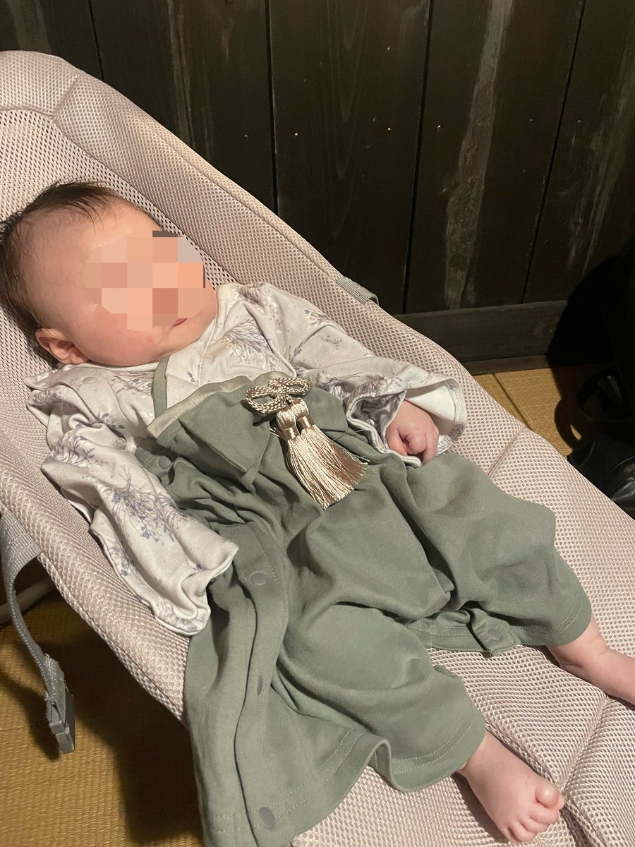 _runchann_'s tweet photo. そして2日早いけどお食い初めしてきた👶🏼お店着いた瞬間💩大爆発して袴一瞬で着替えることに😹 https://t.co/CJiIIO88IB
