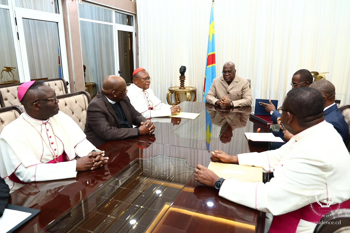 JeanFilsD4's tweet photo. Réaction du Pasteur Paul Mukendi @PaulMukendi : 
«   🇨🇩Encore un dialogue? Alors on ne sortira jamais du désordre. 💬Lancer un dialogue avec Ambongo et la CENCO signifie s’asseoir à la même table avec Kagame et Kabila, car 𝗹𝗮 𝗖𝗘𝗡𝗖𝗢 𝗰’𝗲𝘀𝘁 𝗹𝗮 𝗿𝗲𝗽𝗿𝗲́𝘀𝗲𝗻𝘁𝗮𝗻𝘁𝗲 𝗼𝗳𝗳𝗶𝗰𝗶𝗲𝘂𝘀𝗲 𝗱𝗲 𝗞𝗮𝗴𝗮𝗺𝗲 𝗲𝘁 𝗞𝗮𝗯𝗶𝗹𝗮 𝘀𝘂𝗿 𝗹𝗲 𝘀𝗼𝗹 𝗰𝗼𝗻𝗴𝗼𝗹𝗮𝗶𝘀. Quiconque souhaite participer à la gestion de l’État, qu’il le fasse via les institutions officielles par les élections. Dialoguer avec des personnes animées du seul désir 📍de saboter et 📍de renverser les institutions de la RDC aboutira nulle part. » 
Révérend Paul Mukendi