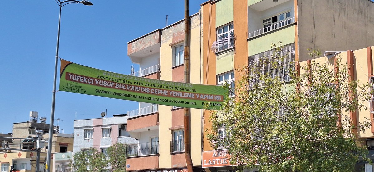 UTeyyare's tweet photo. @GundemiAntep27 @AntepBildirim @GaziantepBeld keşke dış cephe ve şerit çizgileri ve kaldırmları yenilemeden önce yolları tadil etseniz. Hoş olmaz mı❓️ https://t.co/5AHbOJTj8S