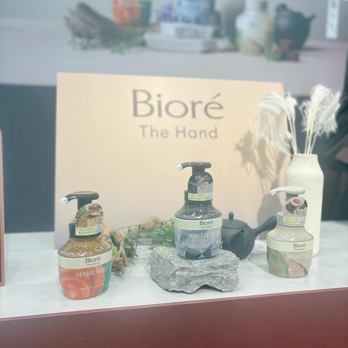 rnrnrukosan's tweet photo. ハーバルウッドとほうじ茶が気になりすぎる!🪄
#ビオレザハンド #biore https://t.co/5CTSek0ENS
