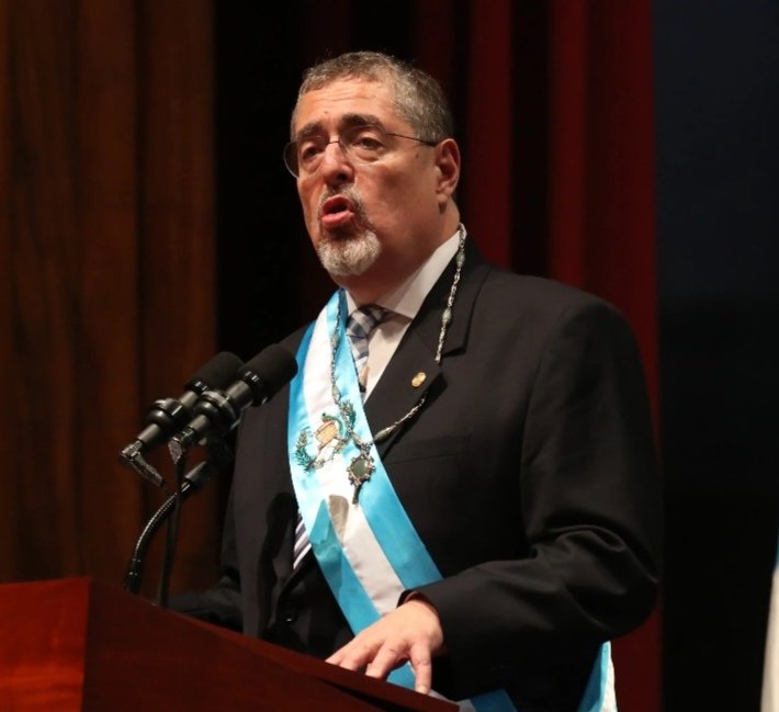 vozdeltuit's tweet photo. La responsabilidad  del Gobierno y sus proyectos políticos, en lo que ocurre en la USAC es innegable. Tuvieron todo : la calle.  La comunidad internacional. Gran parte de la Prensa Nacional aún callada y a su favor. Presupuesto millonarios. Y qué hicieron para rescatar al país? https://t.co/FMCtq8X38f