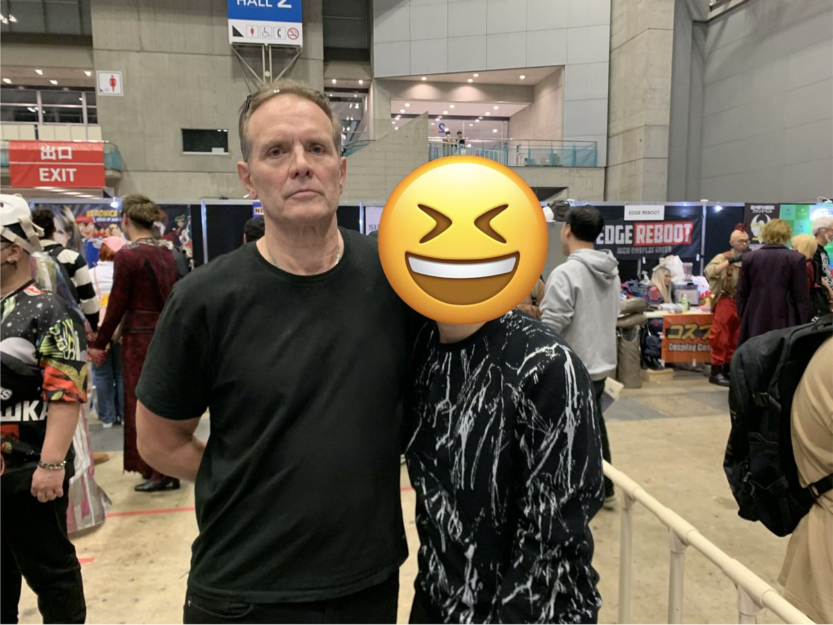 alien_gizmo's tweet photo. 一番好きな映画エイリアン2が今日で公開から40周年みたい！🎉
なので数年前のコミコンの憧れのレジェンドたちとの写真を。
マイケルは宛名やサインにセリフや役名も書いてくれたし、ジェニットとマークはノリノリで沢山写真を撮ってくれて素敵な思い出✨

#エイリアン2 
#aliens https://t.co/LwdvuCkoHD