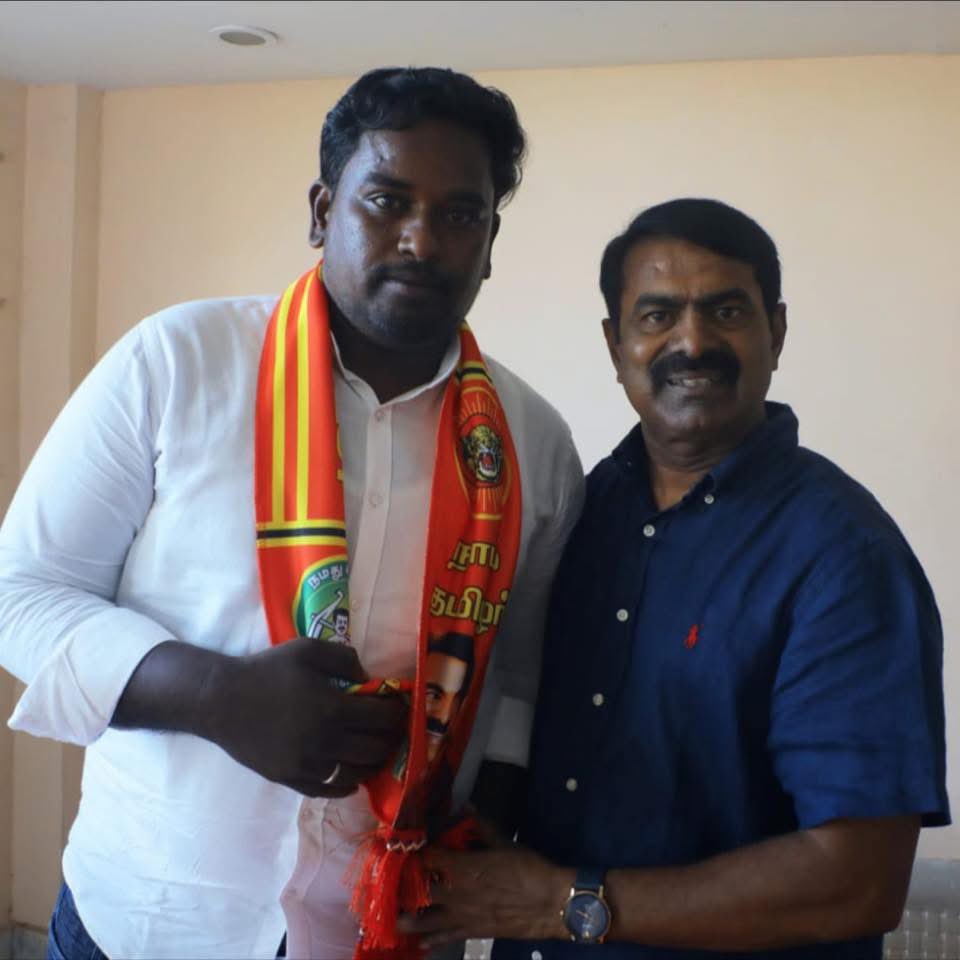 tamilcuddlore's tweet photo. தமிழ் இனத்திற்கு இவரை விட்டால் இப்பொழுது யாரும் இல்லை என்பதால்
முன்னை வீட கூடுதலான நேசிப்பில்..

உறுதியாக எப்போதும் கரம் பற்றி நிற்பேன்...
அண்ணனே..

@Seeman4TN https://t.co/Khgwp6llcL