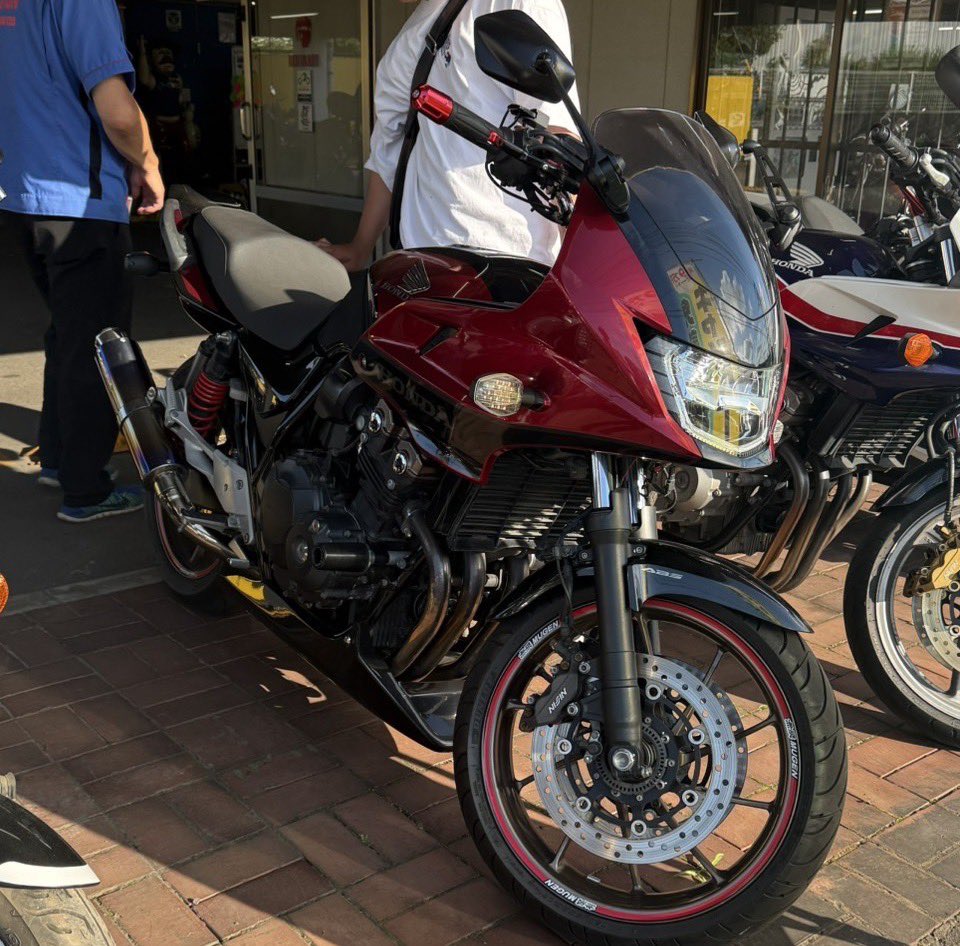 wadov_v's tweet photo. バイク契約しちゃった🤤 https://t.co/gSJtSxlAjL