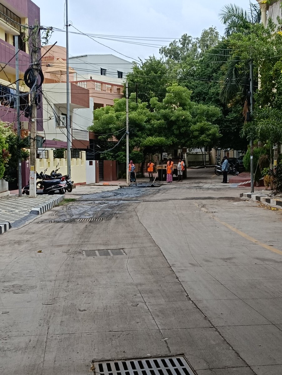 msk_1502's tweet photo. I am resident of karol bagh colony, colony NXT to padmanabhan nagar colony, facing a sereve waterlogging and mud clogged whenever the rain happens, since the last monsoon given no of complains to ghmc and hmwssb officials.
@CommissionrGHMC
@HMWSSBOnline https://t.co/tEBlMsbZaY