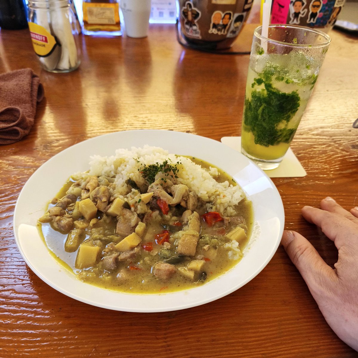 NankaDaisuke's tweet photo. モヒートとグリーンカレー
たまに京都もいいね！ https://t.co/qRalpJZ3fq