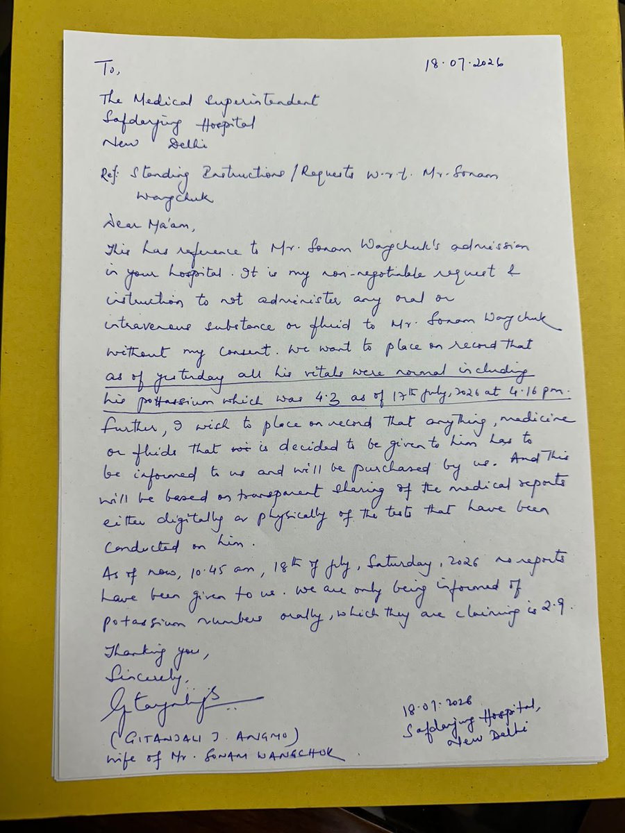 AdityaRajKaul's tweet photo. Sonam Wangchuk’s wife Gitanjali writes to Medical Superintendent of Safdarjung Hospital in New Delhi asking to discharge Wangchuk as they want to shift him to a hospital of their own choice. Asks no oral or IV to be given without family’s permission. https://t.co/hcZ91En983