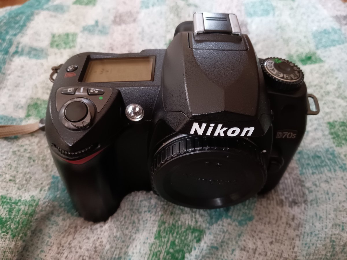 機種 Nikon D70s センサー APS-C型CCD 画素数 610万画素 ジャンク購入