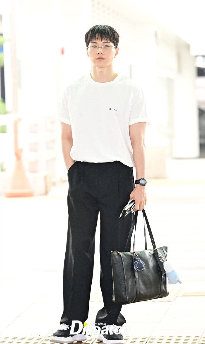 ifntinfo's tweet photo. [PIC] 260718 INFINITE L (Myungsoo) "Unchanged" Fan-Con (Taipei) - Departure

#인피니트 #엘 #명수 #김명수 https://t.co/S2qAN2Q3BU https://t.co/MSU2xGGGGc