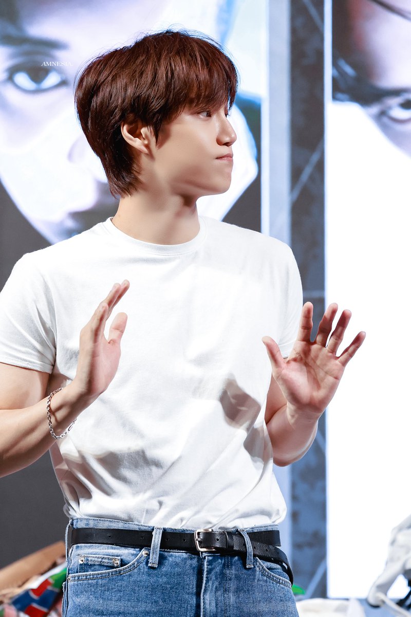 Amnesia0114's tweet photo. 260717 KAI (카이) | Fanme Fansign in Kaohsiung

🫳🏻

#카이 #KAI #EXO #엑소 https://t.co/WTVSrjJ1ip