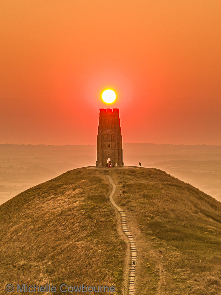 Glastomichelle's tweet photo. It was a very hazy sunrise this morning in Glastonbury. Not sure if it is dust in the air but it really was very orange and the sun didn't break through the haze for quite a while. https://t.co/kZf1OTY3Gt