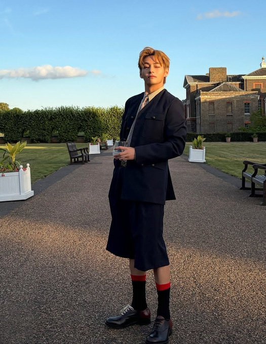 Gerlya9's tweet photo. @kenzo @bts_bighit TAEHYUNG ENCHANTS PARIS
STAGE EMPEROR V https://t.co/vq0yM0yqSm