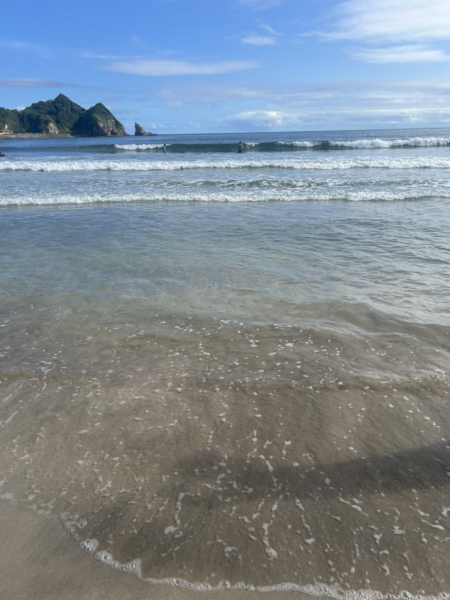 toraival's tweet photo. 海だーつめてーーー https://t.co/yKh1A6AiiE