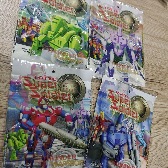 DaddyZ1990's tweet photo. Lihat series Gundam gini, jadi keinget mainan robot-robotan yang tak beli jaman dulu, dari hadiah beli permen karet merk Lotte gak sih?

Ini baru robot MAINAN, dibeli buat dimainin.

Pas banget poster sarkasme-ku tentang mainan yang gak bisa dimainin.

https://t.co/iHCLREFnro https://t.co/goIrDZi2Il