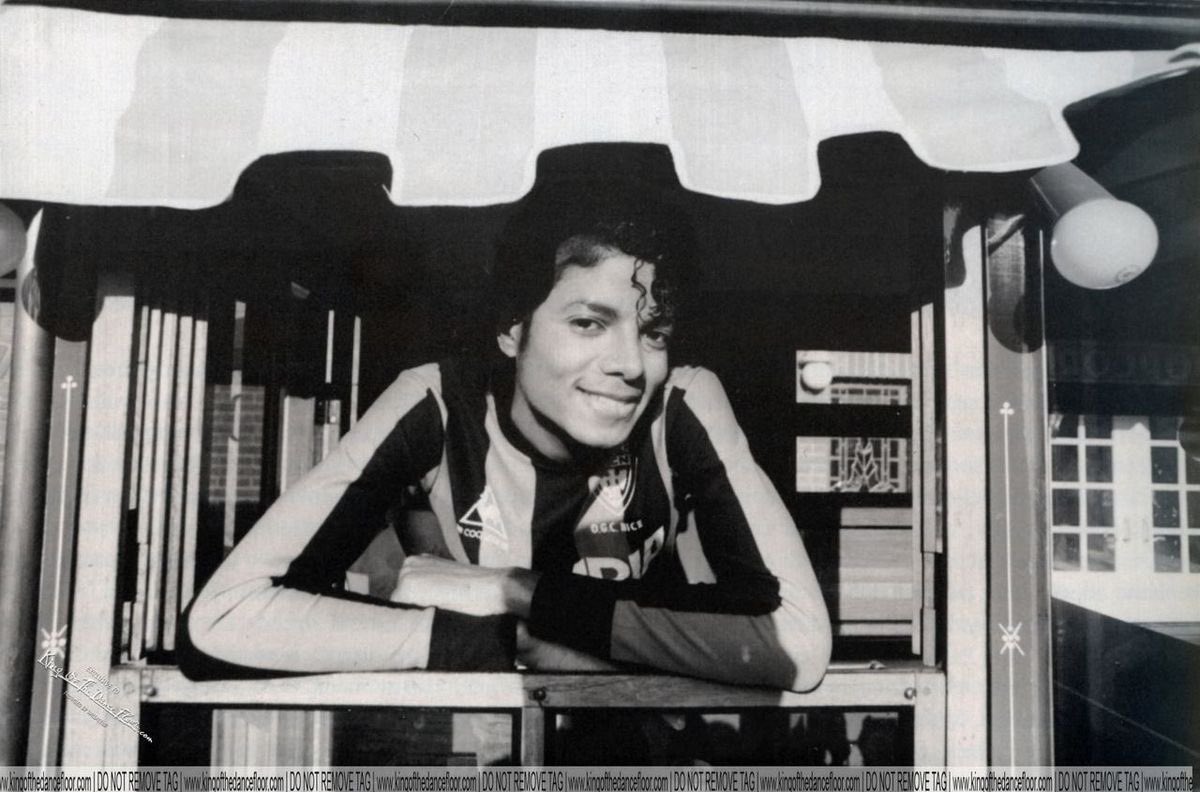 babylovesmj's tweet photo. idk what to call this genre of michael pictures but they've been driving me insane https://t.co/NyGR9C89vI