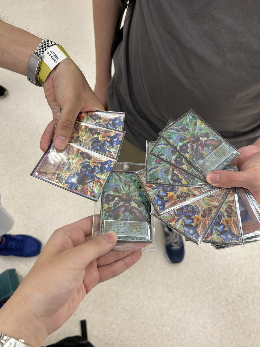 spe999ta's tweet photo. シリアル番号たくさんヴァレットオフ会 https://t.co/Am02ze4SfI