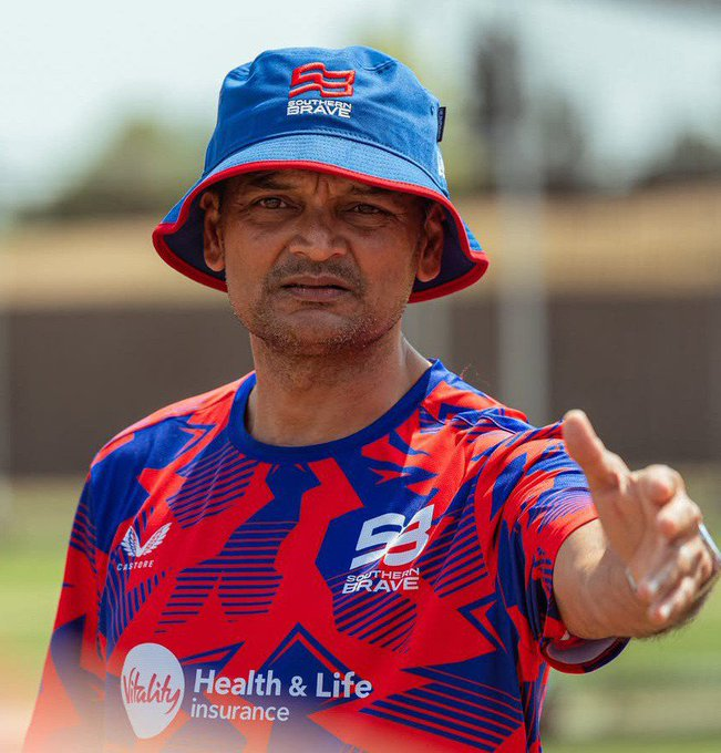 SixerSanju's tweet photo. Hemang Badani's team in the Hundred has 4 finishers / Lower Middle order players and the pacer is Archer. We saw a similar template in DC too. 

Ngl he focuses heavily on finishers and quality pacers , but dont tell me MS Dhoni is in UK to meet this him 😭 https://t.co/EM6Sjbd0u7