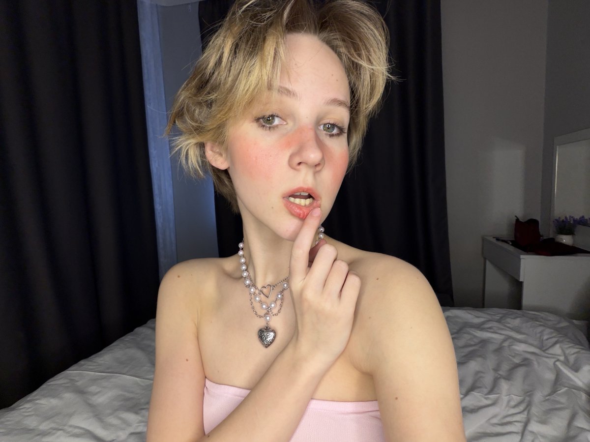 elizabethsofro1's tweet photo. Feeling a little spicy today! 🔥 Who's ready to join me on a wild adventure? �� Check the link in my bio for some exclusive content that will leave you wanting more! 😏💖 #OnlyFans #exclusive https://t.co/8pAECrf2W8