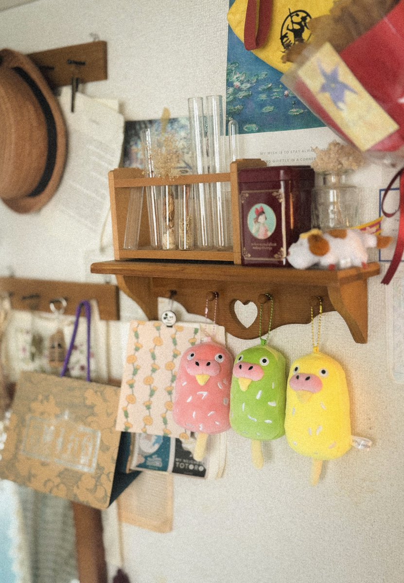 ruha_log's tweet photo. インコパンマスコットどこに飾ろうかな https://t.co/5lSawhdswY