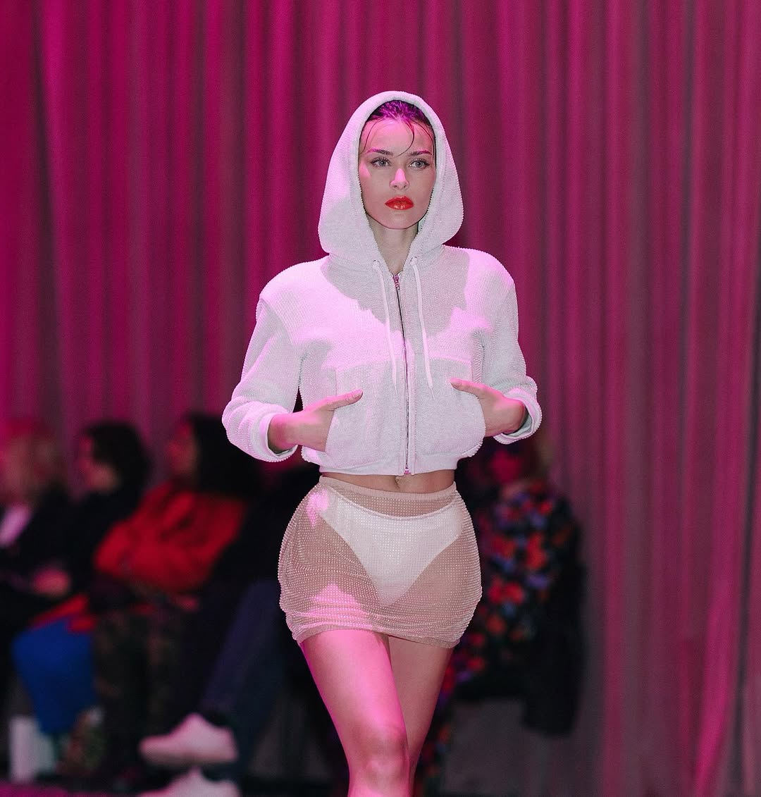 lanarhoades141's tweet photo. Best Day Ever!  Fall 23 ❤️ thank you for having me in your show https://t.co/e04hTPIsex