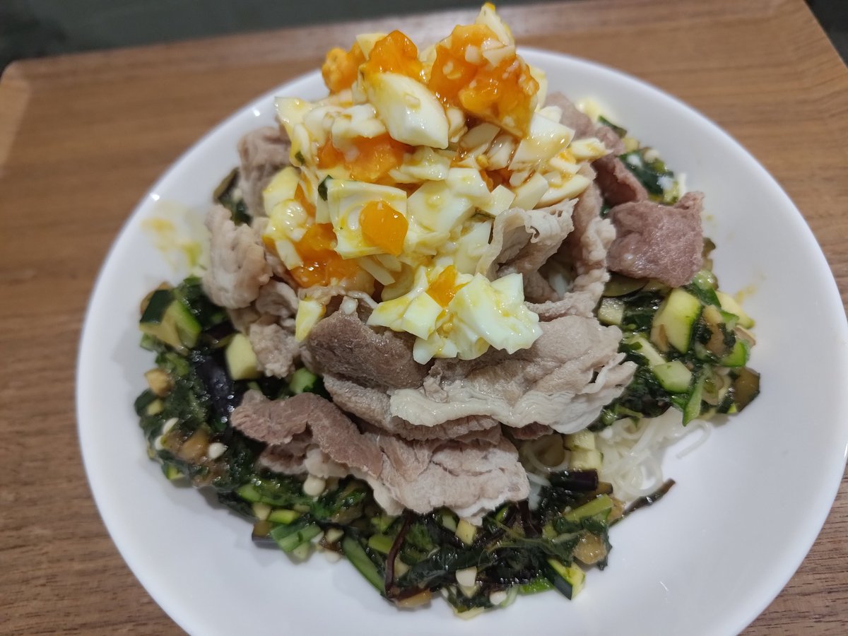 tin_ekun's tweet photo. リュウジのだしレシピベースに自家製だしそうめん作った！
豚しゃぶタルタル乗せ

このビジュ、旨さで油分は豚のみ、、 https://t.co/1Mi6LEQKjX
