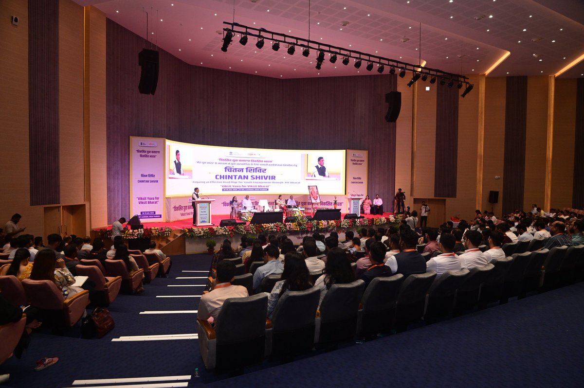 MYBharatHQ's tweet photo. A Vision for Viksit Yuva, Viksit Bharat | Chintan Shivir – Day 1 

Dr. Mansukh Mandaviya, Hon'ble Union Minister of Youth Affairs &amp; Sports, shared the vision to strengthen MY Bharat, deepen youth engagement, &amp; drive Viksit Bharat 2047.

📍 IGP, Lucknow, Uttar Pradesh

#MYBharat https://t.co/SmgjEXUptl