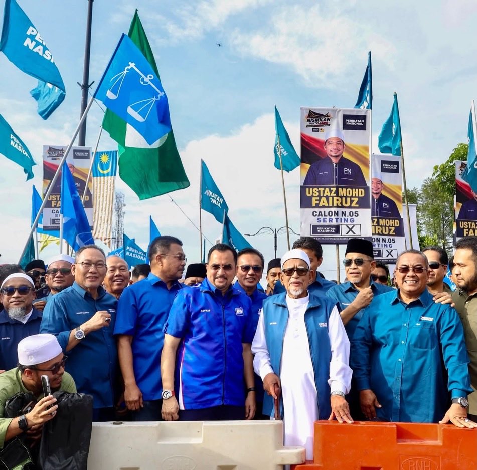 anasurbaningrum's tweet photo. Dinamika politik lokal yang berpengaruh pada konstalasi nasional di Malaysia berlanjut pada pemilu lokal (PRN) di Negeri Sembilan. 

Makin terbuka kerjasama antara BN yg sekarang berada dalam koalisi pemerintahan Anwar Ibrahim dengan PN yg merupakan koalisi pembangkang (oposisi). https://t.co/N4mo3Gb3vt