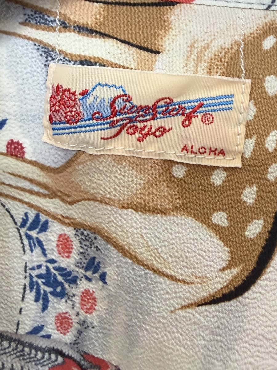 tsune0364's tweet photo. 各務原　鵜沼のセカストに新品サンサーフの和柄アロハシャツが格安で売っていたからゲット！鹿と紅葉🦌🍁柄カワエエ！
サンサーフのアロハシャツ'90年代振りに着るぞ！ https://t.co/tLqHhWpZSL