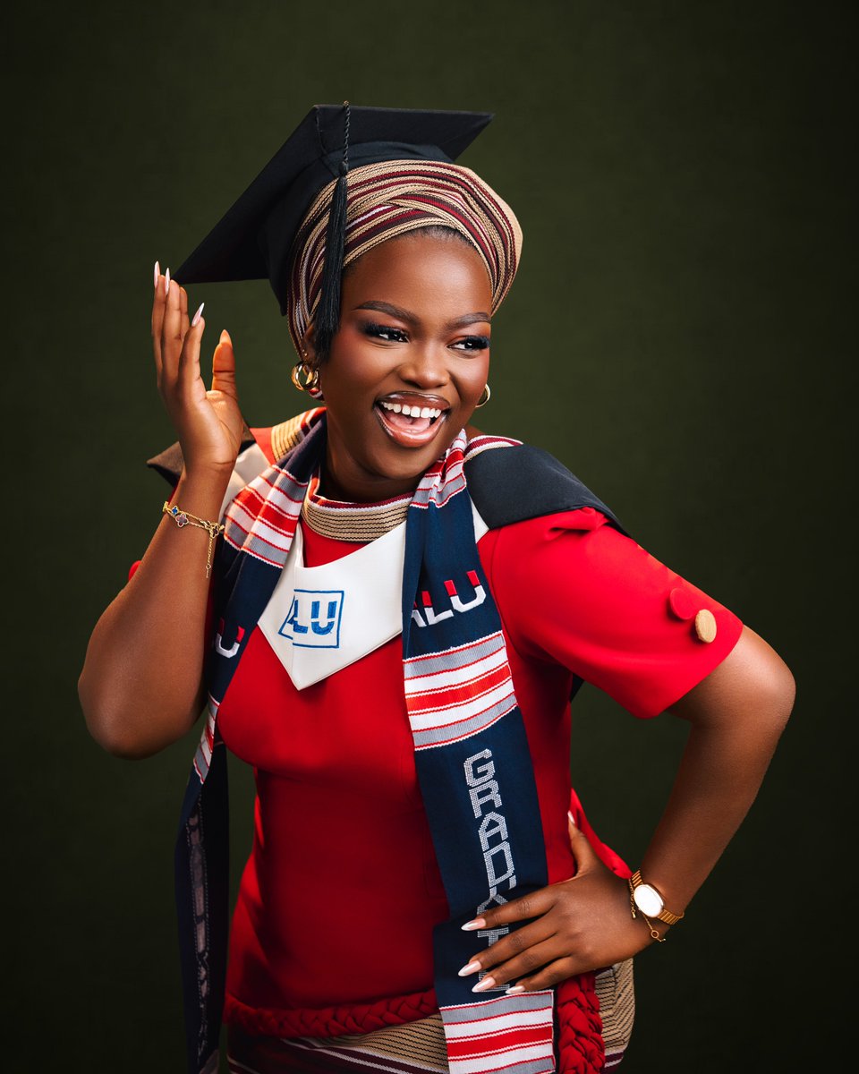 DammyJacobs_'s tweet photo. 📌 Now a degree holder
1st class honors 👩🏾‍🎓 https://t.co/7ECd7ExYBY