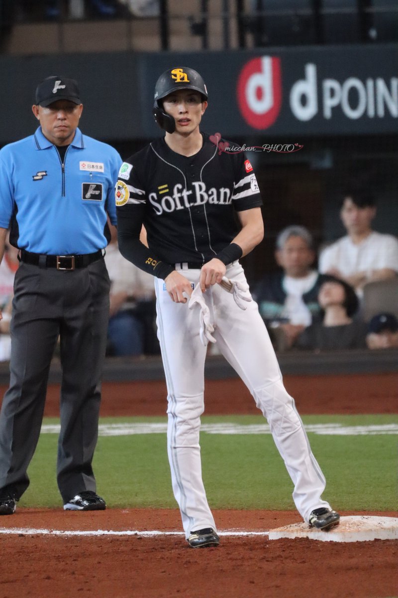 micchan34__'s tweet photo. 7回表
先頭バッターでライト前ヒット✨️
ここから勝ち越しに繋がりました😊
相変わらず足長いなぁ…

2026.7.16 エスコンフィールド
#sbhawks 
#周東佑京 https://t.co/FIQbZ3xg96