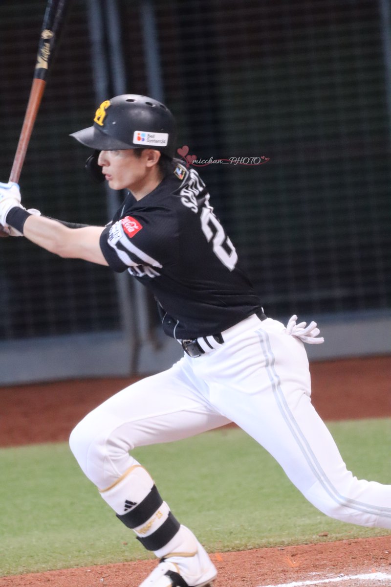 micchan34__'s tweet photo. 7回表
先頭バッターでライト前ヒット✨️
ここから勝ち越しに繋がりました😊
相変わらず足長いなぁ…

2026.7.16 エスコンフィールド
#sbhawks 
#周東佑京 https://t.co/FIQbZ3xg96