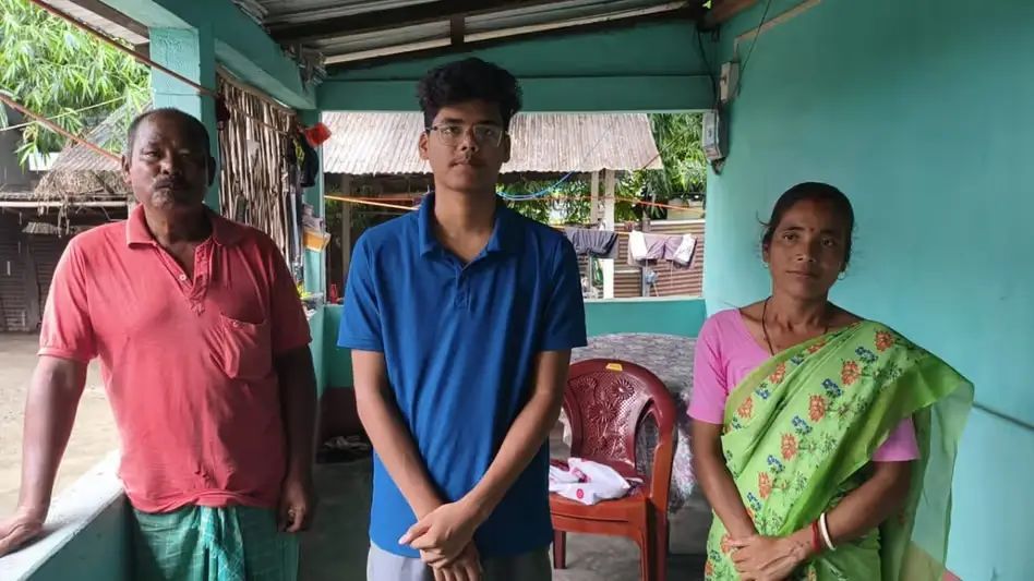 IndianTechGuide's tweet photo. 🚨 Bijit Ray, the son of an e-rickshaw driver from Assam's Kokrajhar, scored 502 marks in NEET UG 2026, and his parents say they didn't even know what the NEET exam was when he started preparing. 👏 

Education is the greatest investment. It brings both respect and financial independence.