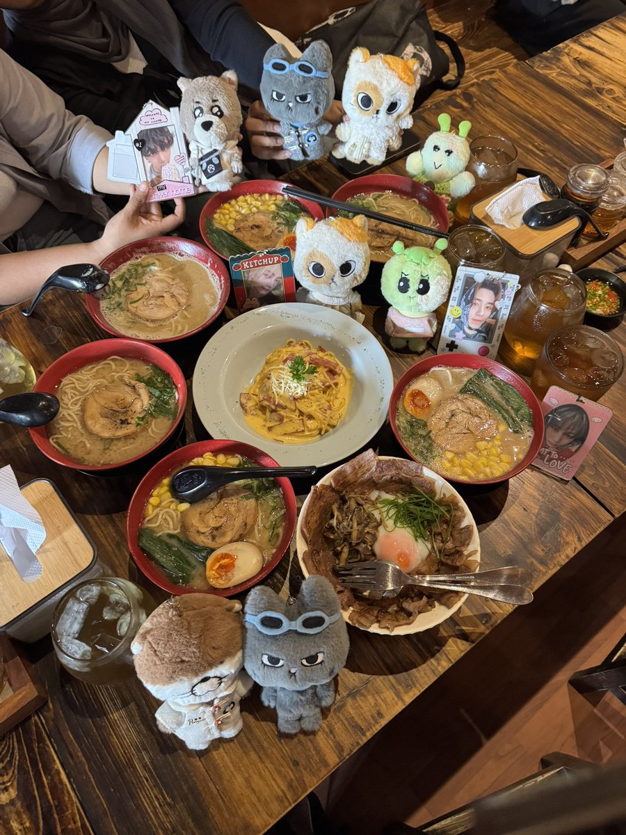 ttaesans's tweet photo. #onedooreats lg nunggu masup holding area 🫪 https://t.co/HnSwN6I08t