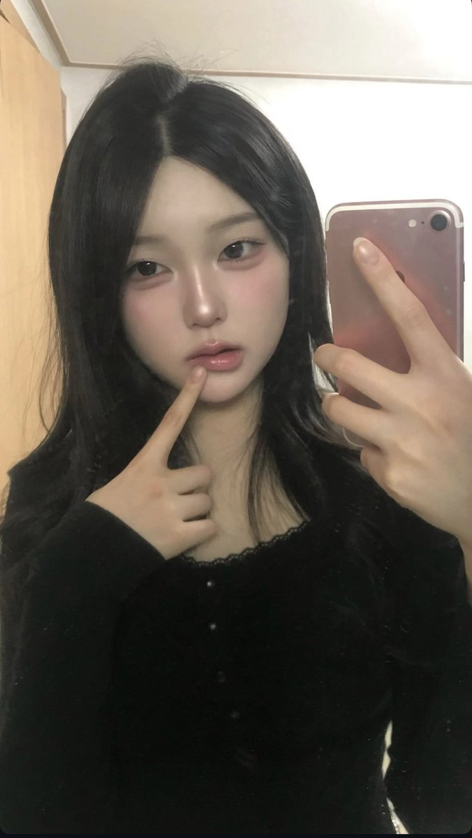 ghsudk09's tweet photo. 이서연
고양이 상 GOAT 래퍼 여친 상이라 돈 섹스 ㅈㄴ 밝힐 것 같네 존나 예쁘네 진짜로 https://t.co/nnd8EQJKFv