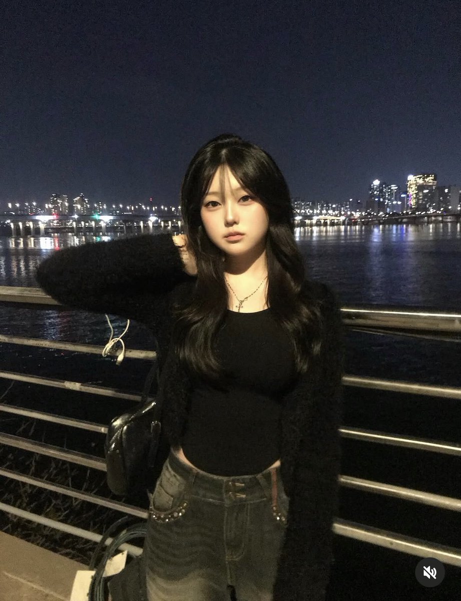ghsudk09's tweet photo. 이서연
고양이 상 GOAT 래퍼 여친 상이라 돈 섹스 ㅈㄴ 밝힐 것 같네 존나 예쁘네 진짜로 https://t.co/nnd8EQJKFv