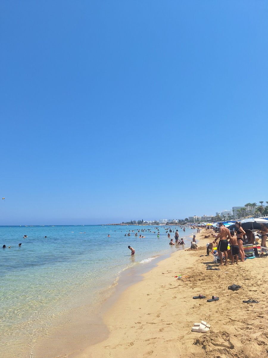 CyprusPassion's tweet photo. Good morning from #Protaras..! 🤩🌞🇨🇾  Today's temperature: 35°C 🥵🌞💙 https://t.co/NPFr1tOwDM