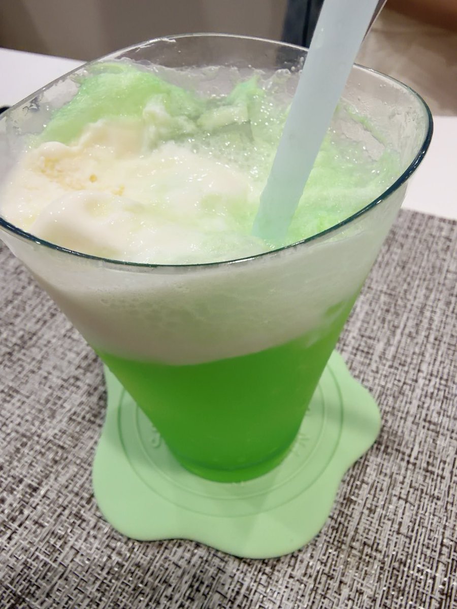 tarucho_448110's tweet photo. クリームソーダ飲みに来ました。
飲みかけですみません。
#aoco https://t.co/zHVZrCxwgT