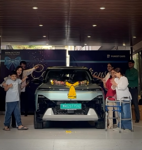 VahanWarta's tweet photo. ⚡ Tata Sierra.ev deliveries have begun.
#TataSierraEV #SierraEV #ElectricVehicles #TataMotors #EVIndia
Image Credit IG : Puneet_Tata & mgchoksi2014 https://t.co/gwM9DRwGyu